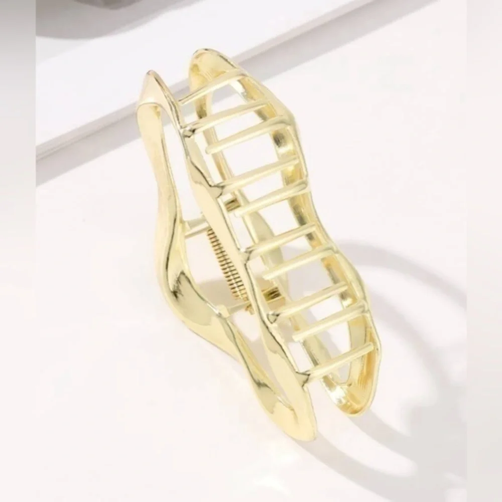 💋NWT 1pc Gold Large Hollow Out Hair Clamp Clip